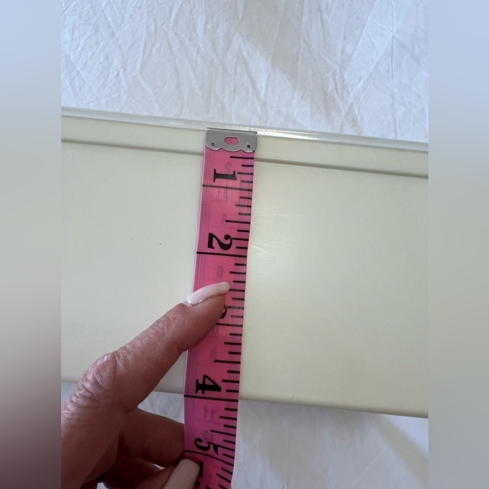 Vintage Wilson Wil-Hold Plastic Storage Box | White Embossed Roses - Picture 9 of 12